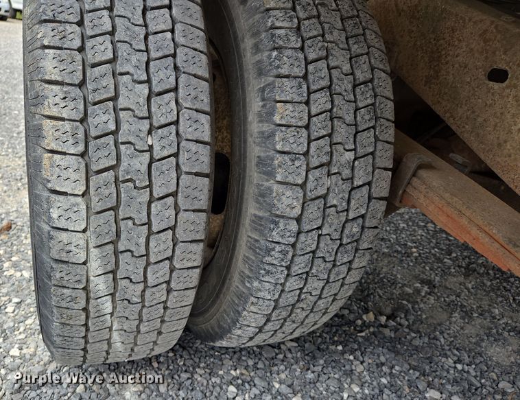 image for item DS5364 2000 Ford E350 Super Duty box truck