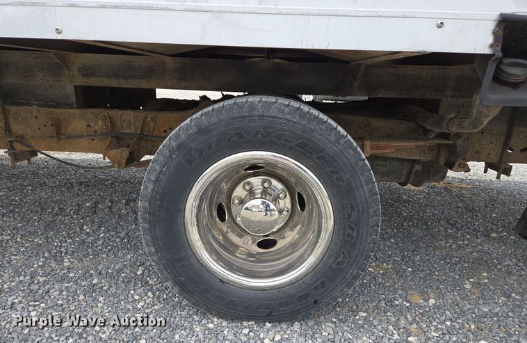 image for item DS5364 2000 Ford E350 Super Duty box truck