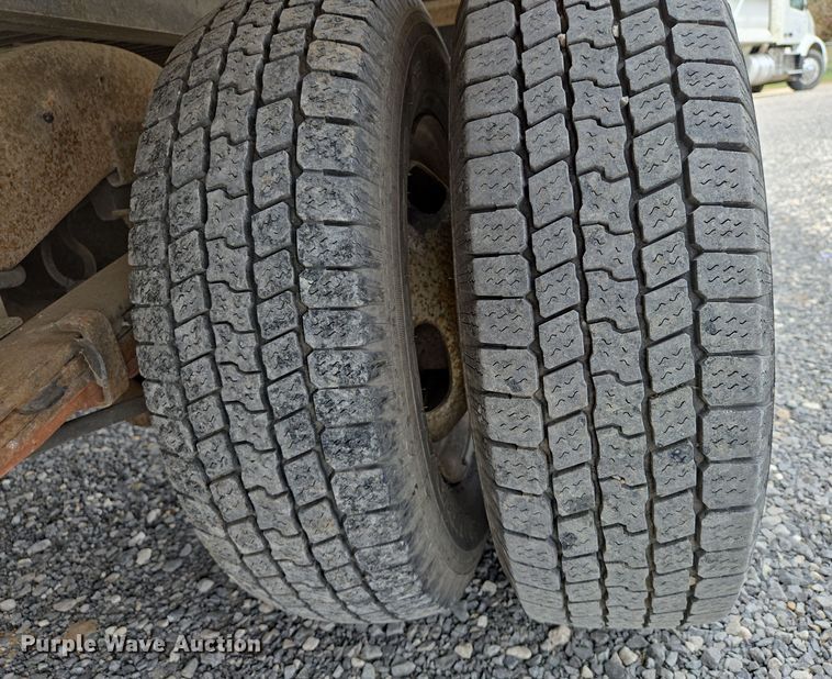 image for item DS5364 2000 Ford E350 Super Duty box truck