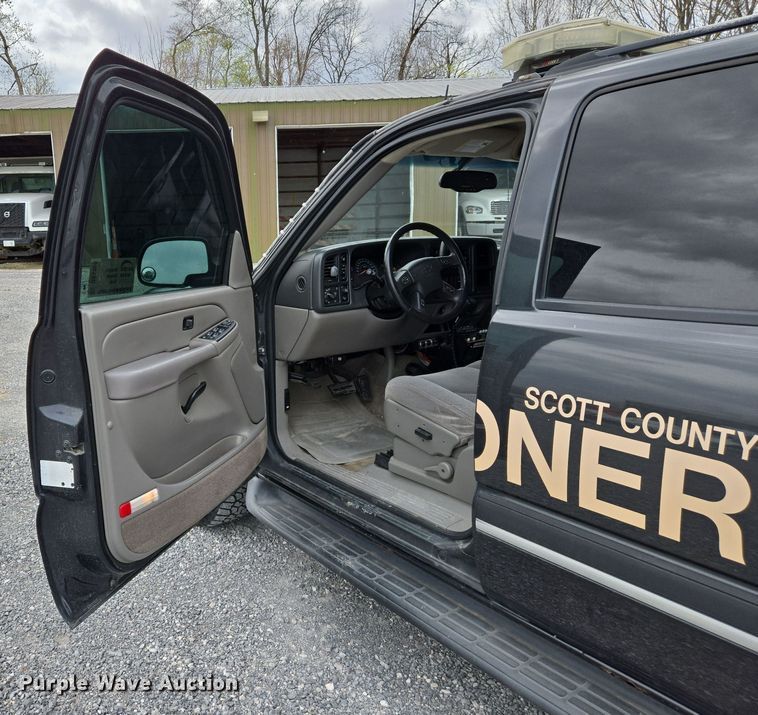 image for item DS5369 2005 Chevrolet Suburban Police SUV