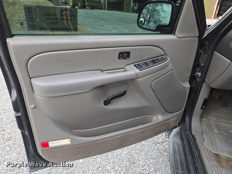 image for item DS5369 2005 Chevrolet Suburban Police SUV