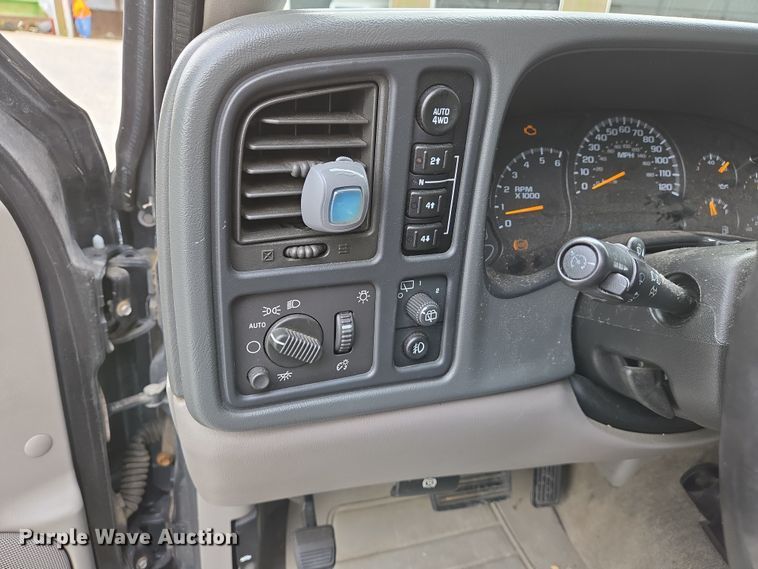 image for item DS5369 2005 Chevrolet Suburban Police SUV