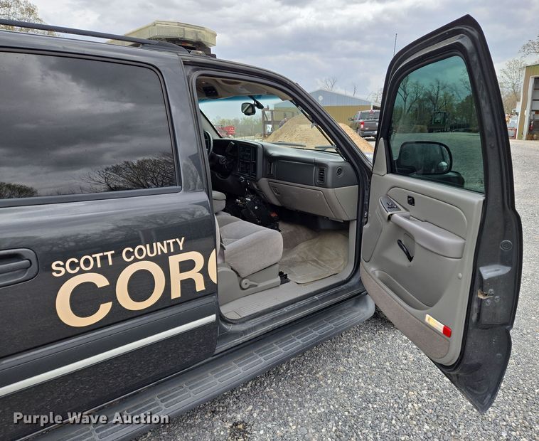 image for item DS5369 2005 Chevrolet Suburban Police SUV