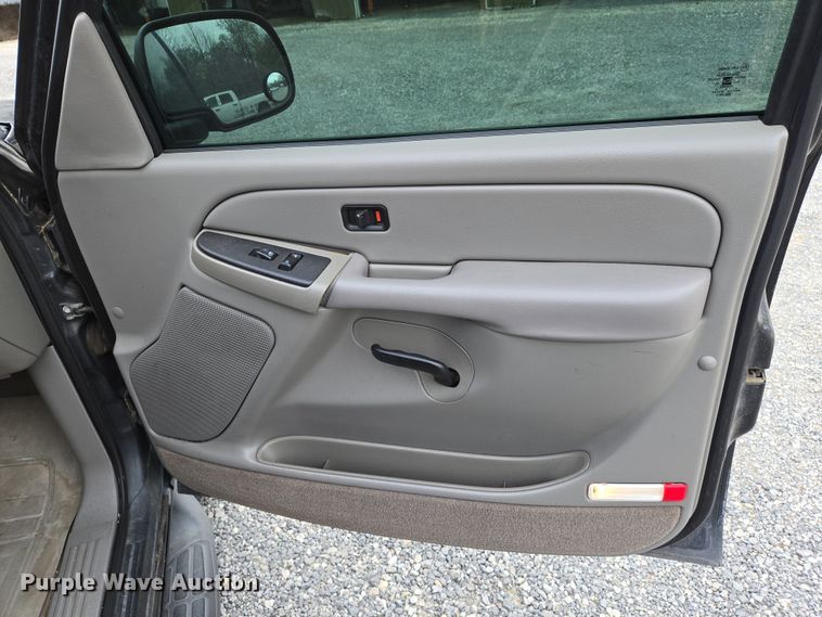 image for item DS5369 2005 Chevrolet Suburban Police SUV