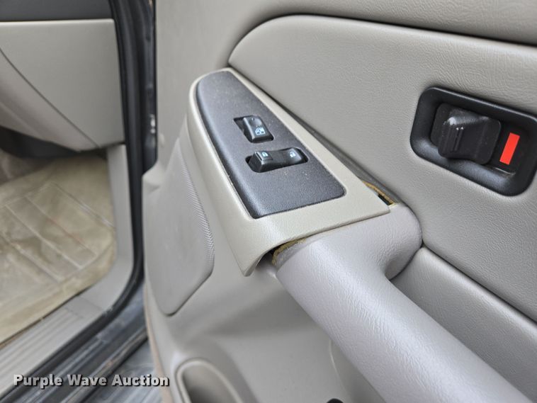 image for item DS5369 2005 Chevrolet Suburban Police SUV