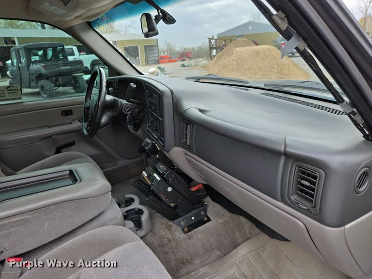 image for item DS5369 2005 Chevrolet Suburban Police SUV