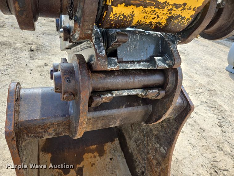 image for item DT4771 2013 Komatsu PC240LC-10 excavator