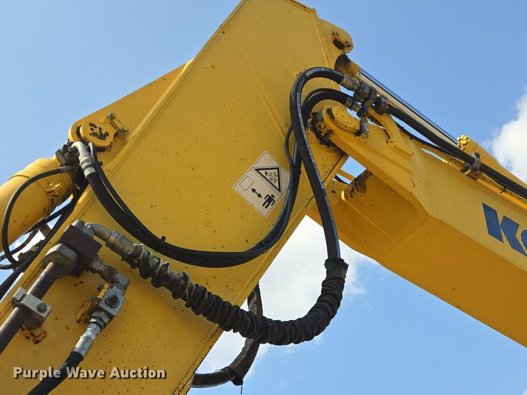 image for item DT4771 2013 Komatsu PC240LC-10 excavator