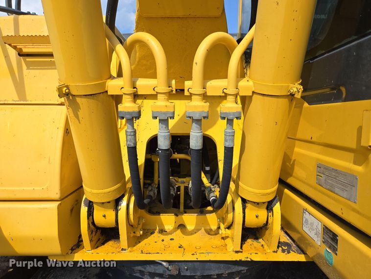 image for item DT4771 2013 Komatsu PC240LC-10 excavator