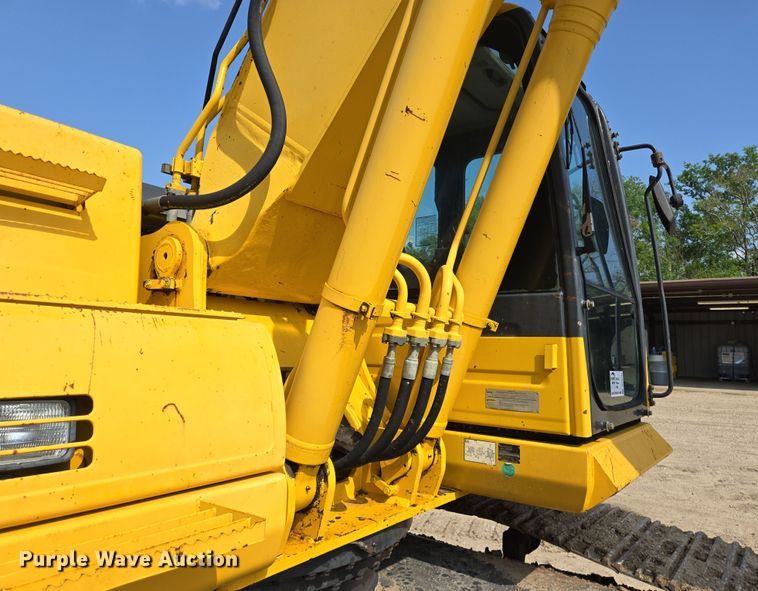 image for item DT4771 2013 Komatsu PC240LC-10 excavator