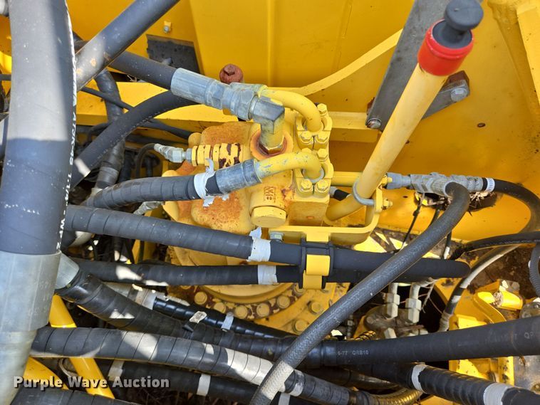 image for item DT4771 2013 Komatsu PC240LC-10 excavator