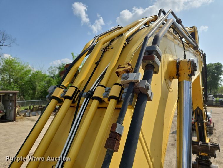 image for item DT4771 2013 Komatsu PC240LC-10 excavator