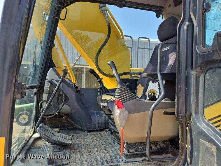 image for item DT4771 2013 Komatsu PC240LC-10 excavator