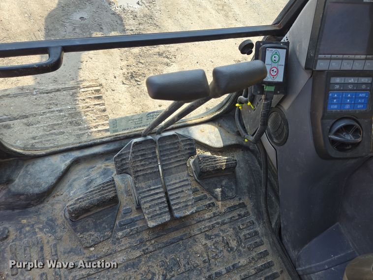 image for item DT4771 2013 Komatsu PC240LC-10 excavator