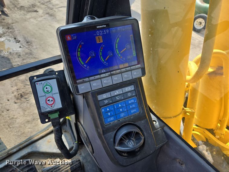 image for item DT4771 2013 Komatsu PC240LC-10 excavator