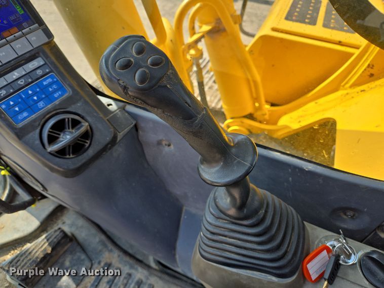 image for item DT4771 2013 Komatsu PC240LC-10 excavator