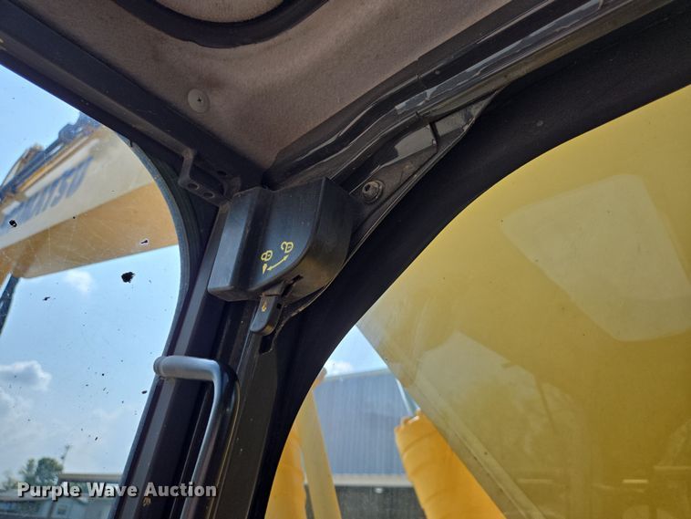 image for item DT4771 2013 Komatsu PC240LC-10 excavator