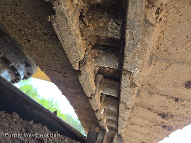 image for item DT4771 2013 Komatsu PC240LC-10 excavator