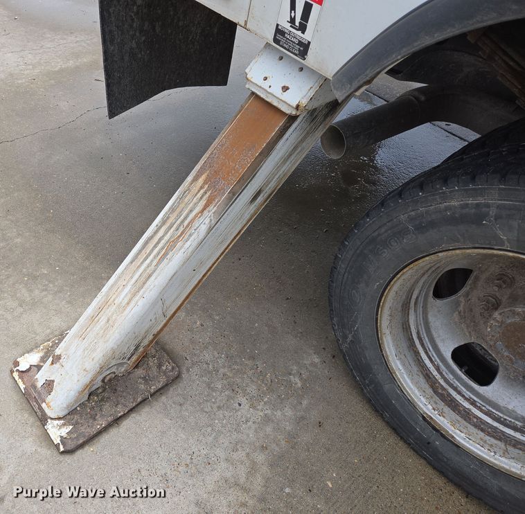 image for item DT4773 2013 Dodge Ram 5500 bucket truck