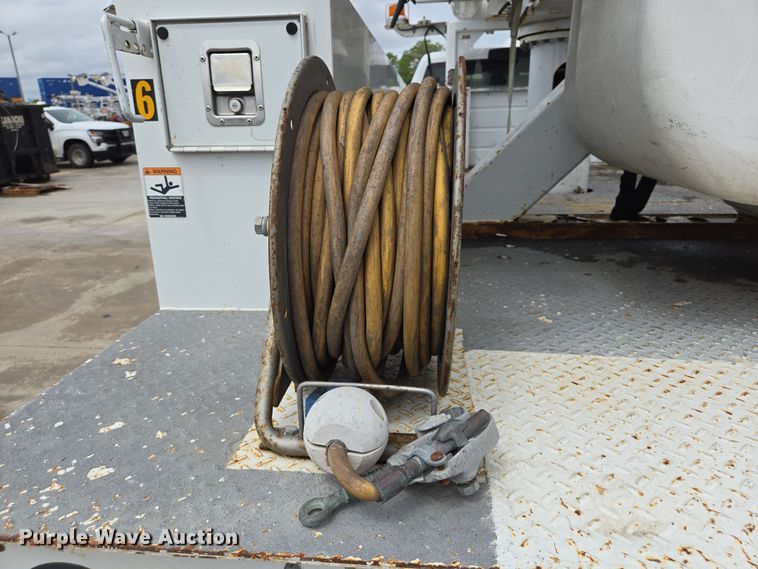 image for item DT4773 2013 Dodge Ram 5500 bucket truck