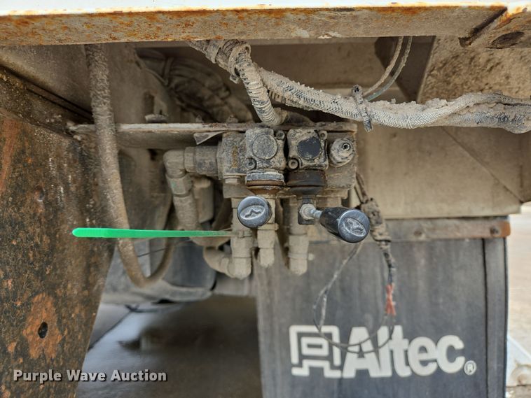 image for item DT4773 2013 Dodge Ram 5500 bucket truck