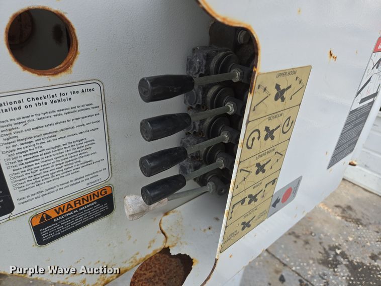 image for item DT4773 2013 Dodge Ram 5500 bucket truck