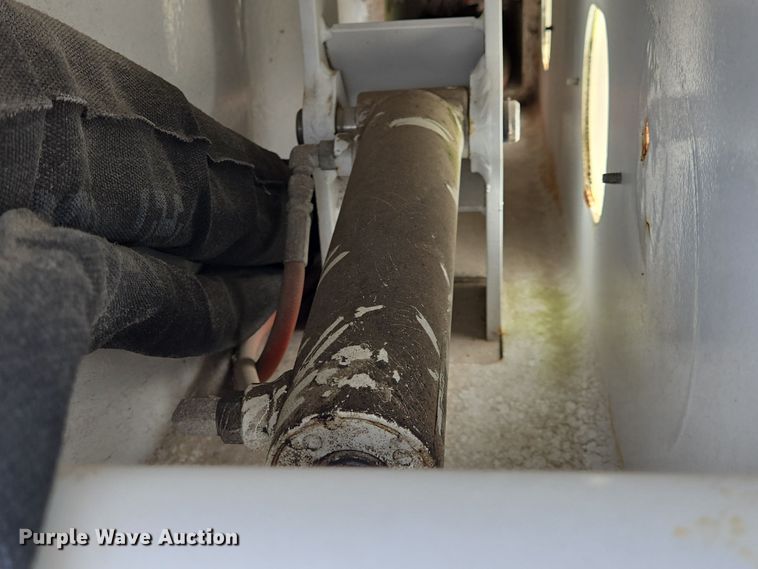 image for item DT4773 2013 Dodge Ram 5500 bucket truck