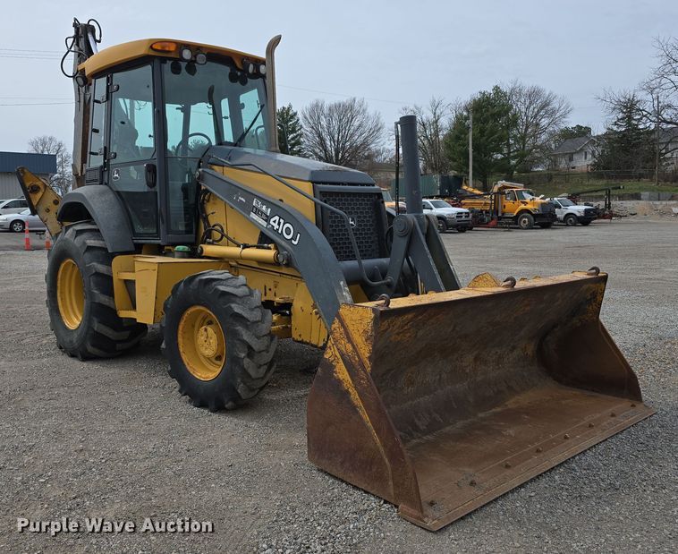 image for item DT6764 2010 John Deere 410J backhoe