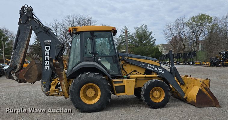 image for item DT6764 2010 John Deere 410J backhoe
