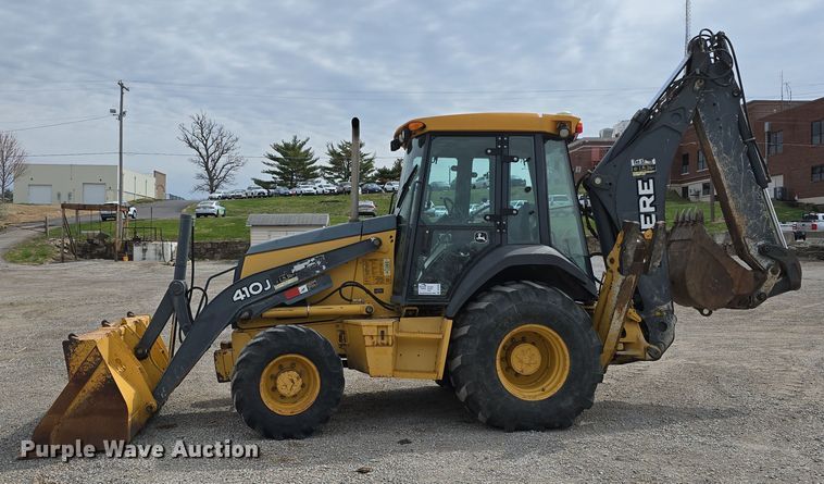 image for item DT6764 2010 John Deere 410J backhoe