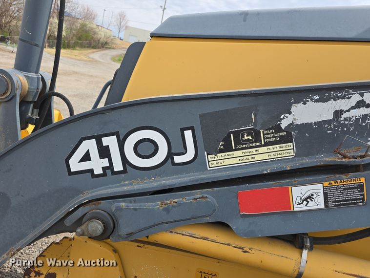 image for item DT6764 2010 John Deere 410J backhoe