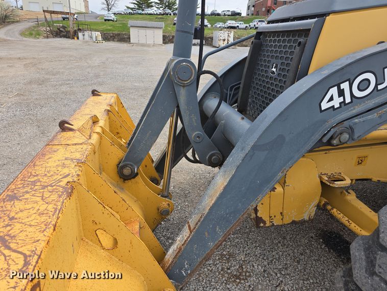 image for item DT6764 2010 John Deere 410J backhoe