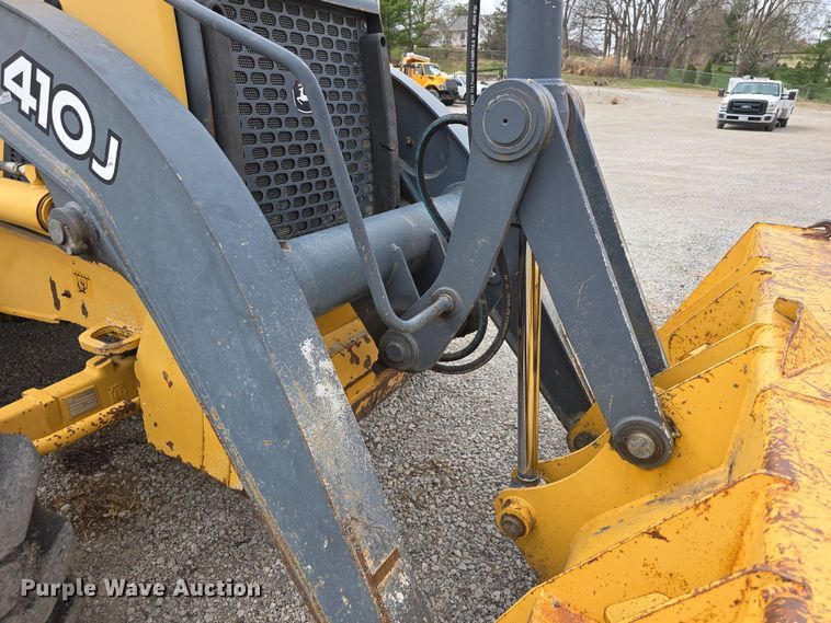 image for item DT6764 2010 John Deere 410J backhoe