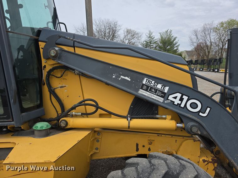 image for item DT6764 2010 John Deere 410J backhoe