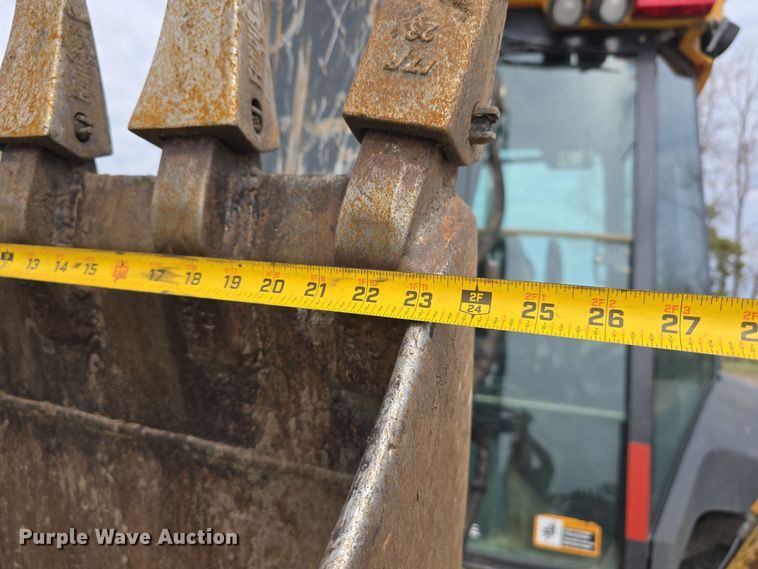 image for item DT6764 2010 John Deere 410J backhoe