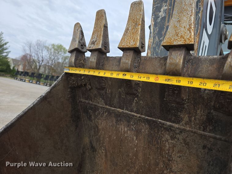 image for item DT6764 2010 John Deere 410J backhoe