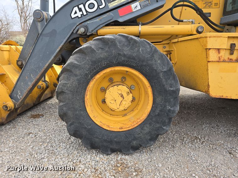 image for item DT6764 2010 John Deere 410J backhoe
