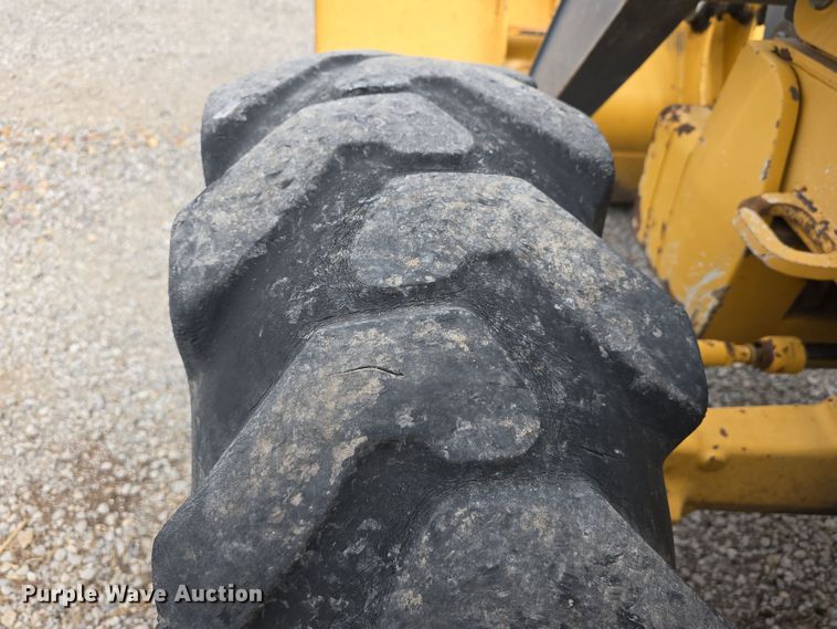 image for item DT6764 2010 John Deere 410J backhoe