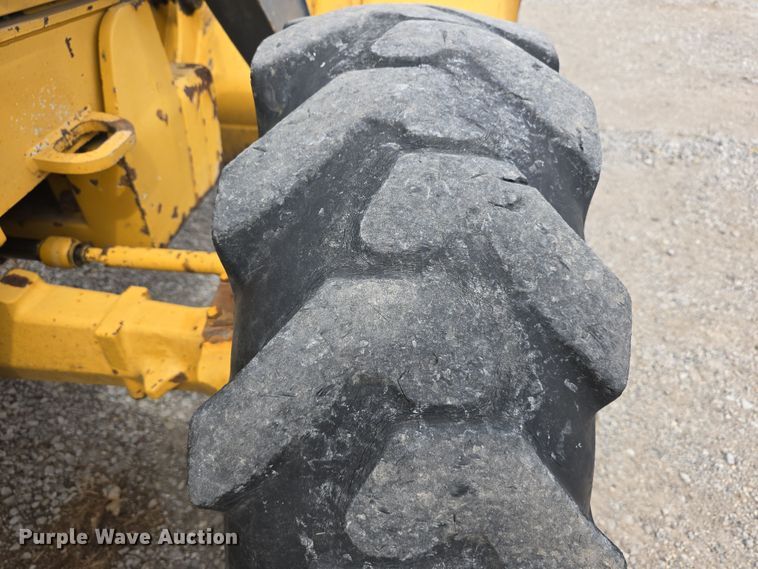 image for item DT6764 2010 John Deere 410J backhoe