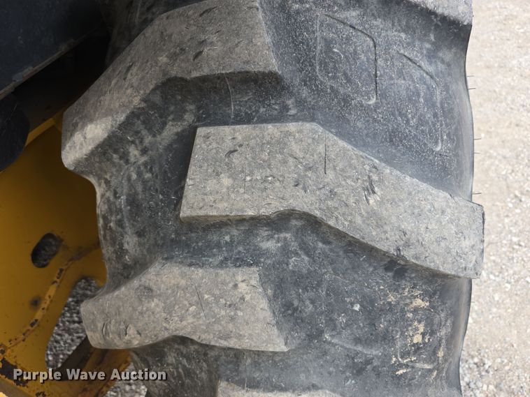 image for item DT6764 2010 John Deere 410J backhoe