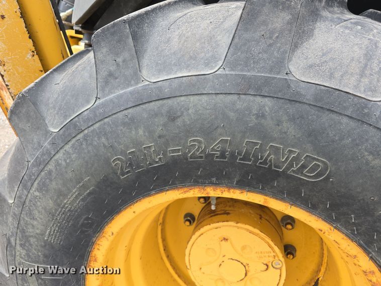 image for item DT6764 2010 John Deere 410J backhoe