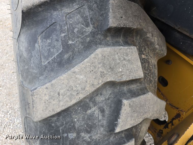 image for item DT6764 2010 John Deere 410J backhoe