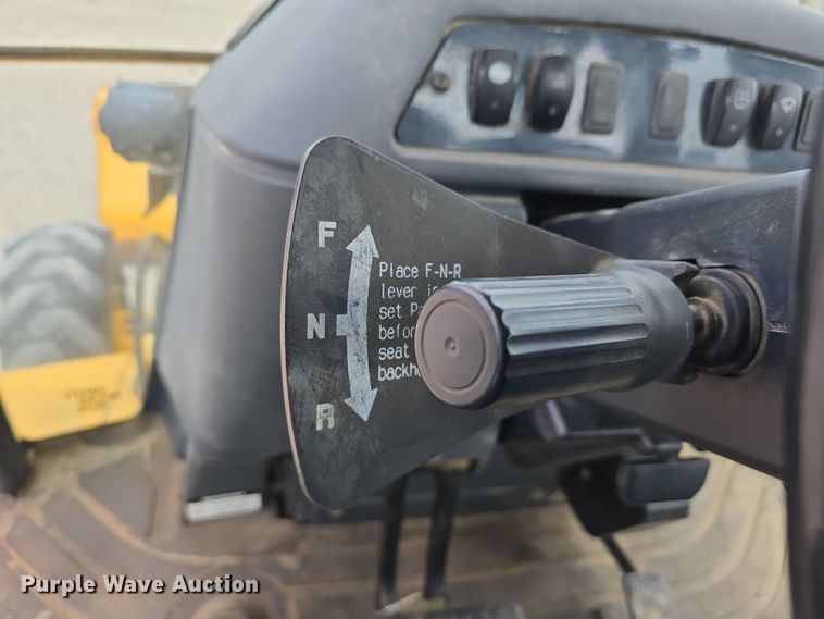 image for item DT6764 2010 John Deere 410J backhoe