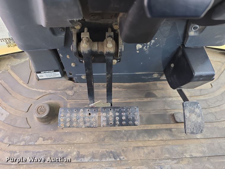 image for item DT6764 2010 John Deere 410J backhoe