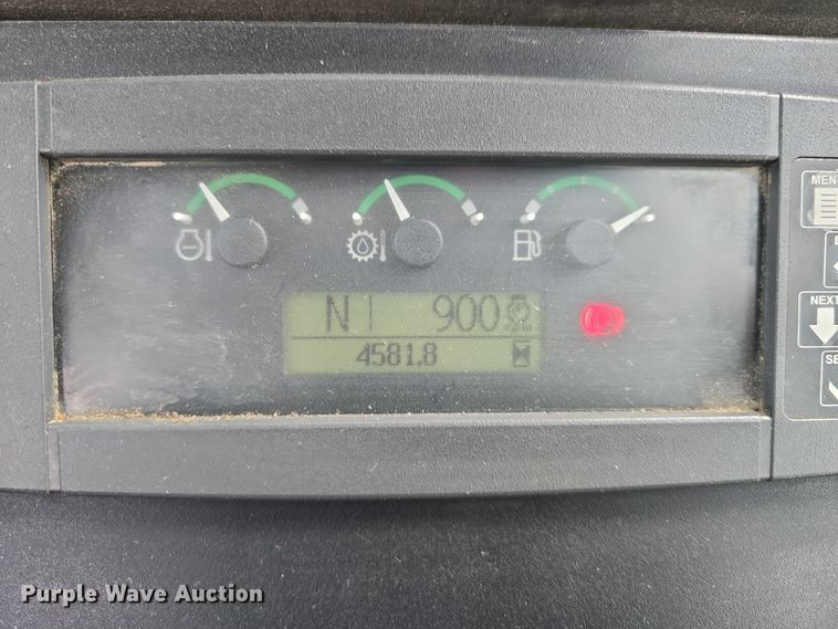 image for item DT6764 2010 John Deere 410J backhoe