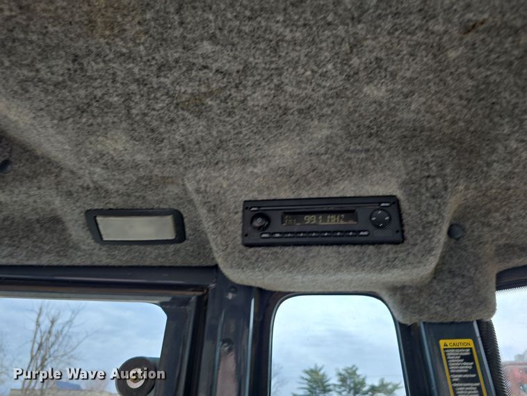 image for item DT6764 2010 John Deere 410J backhoe