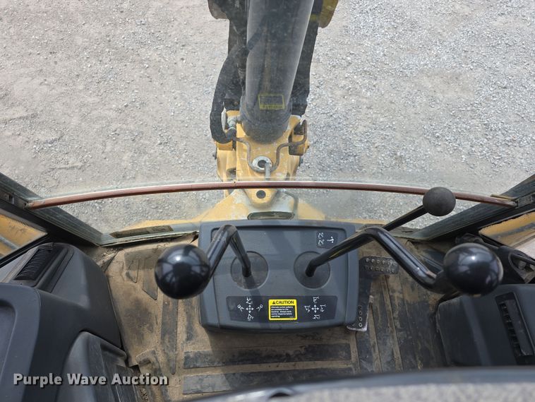 image for item DT6764 2010 John Deere 410J backhoe