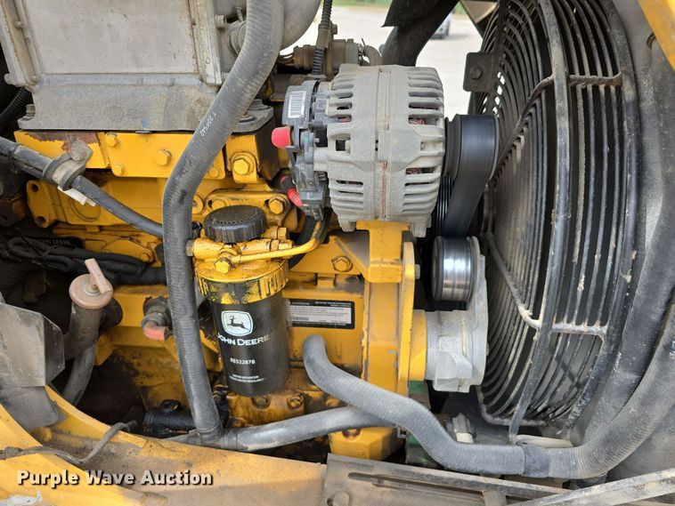 image for item DT6764 2010 John Deere 410J backhoe