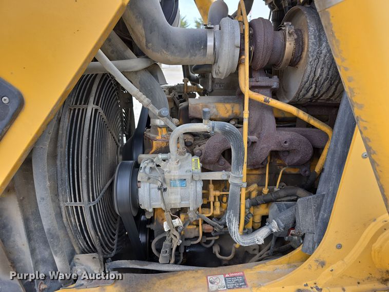 image for item DT6764 2010 John Deere 410J backhoe