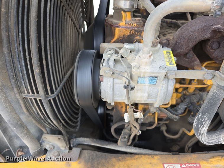 image for item DT6764 2010 John Deere 410J backhoe